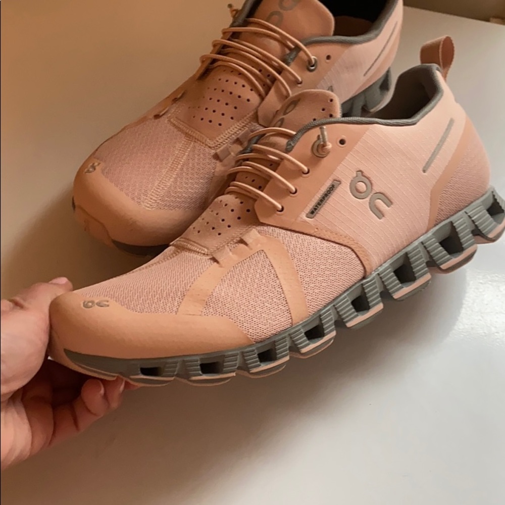 Womens ON cloud shoes